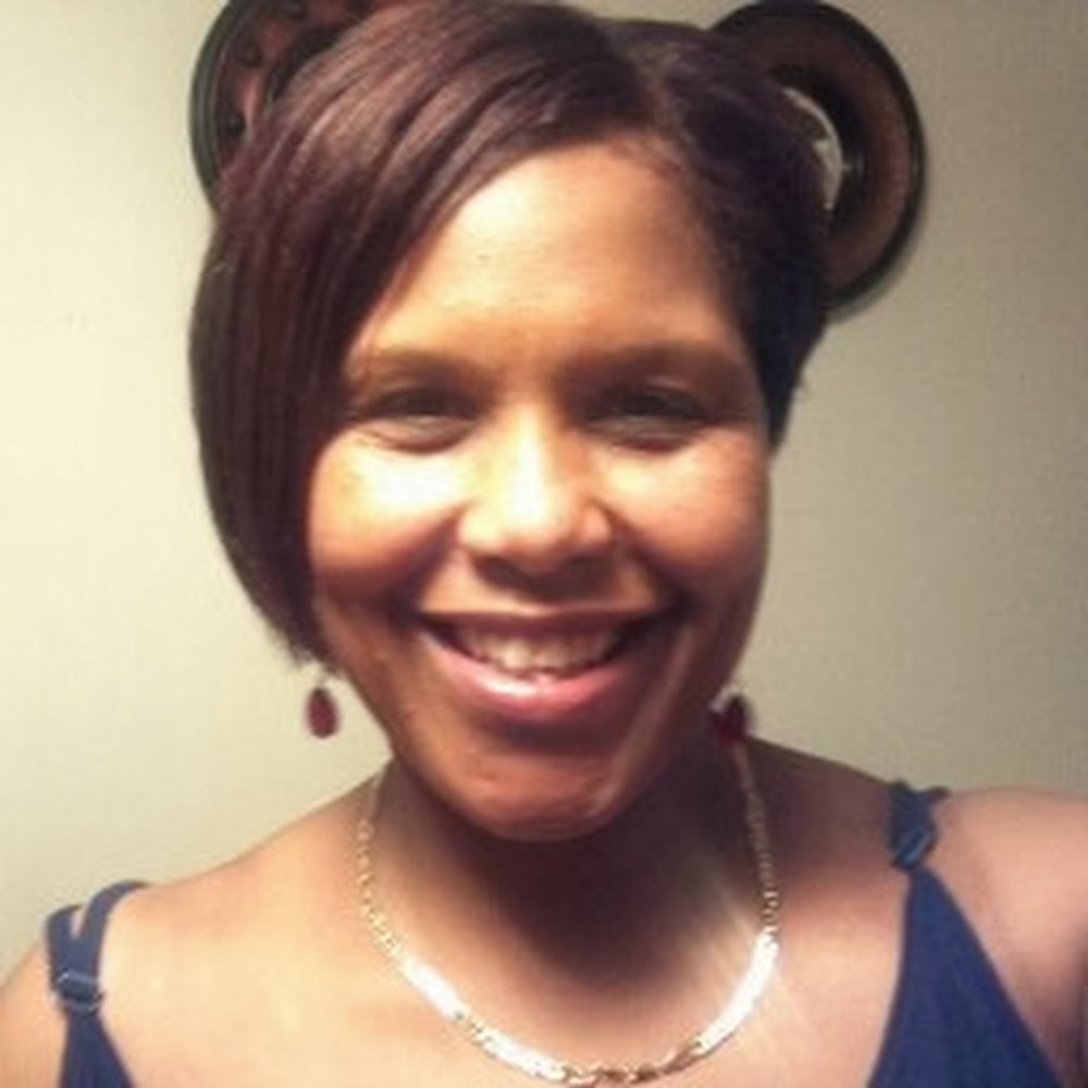 Meet your Posher, Carmela